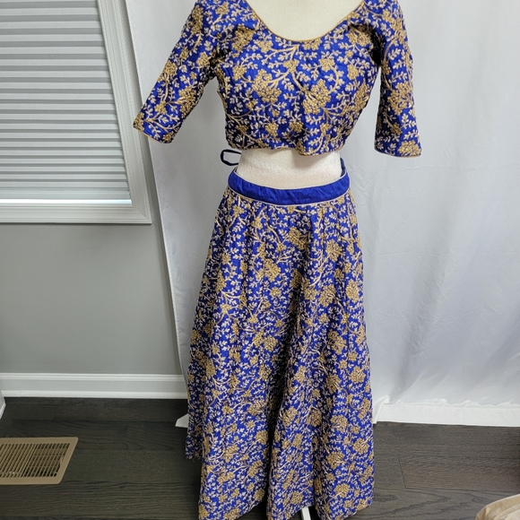 Blue, white, and gold flower lehenga - Picture 11 of 11